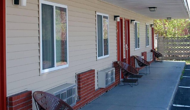 BLUE SKY INN Glens Falls-Saratoga-Lake George