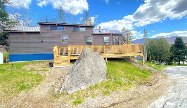 BMV2 Awesome "Tiny Home" A/C, Mountain Views, Minutes to Skiing, Hiking, Attractions, Dog Friendly!