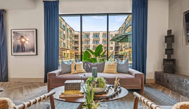 Boho Soco 1BR Queen Suite w Gympickleballlaundry