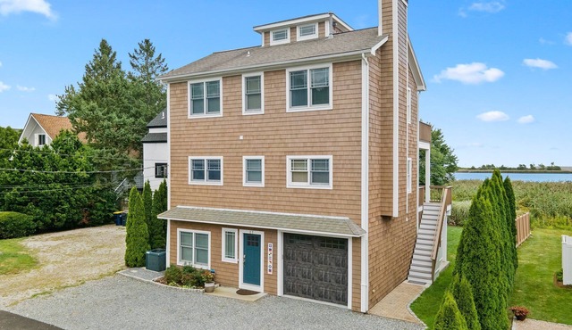 Bonnet Shores Beach House: Recently Renovated and Tastefully Furnished Getaway