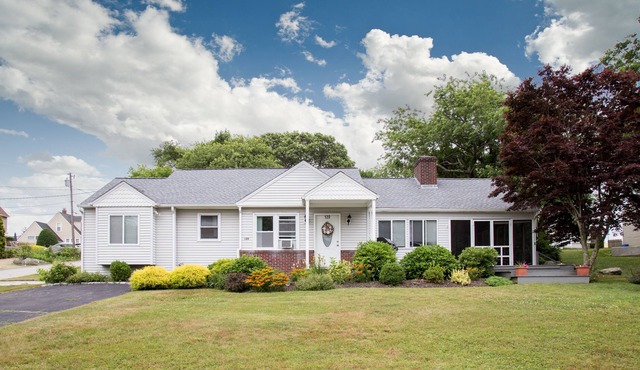 Bonnet Shores Treasure Road Summer Home Rental - Walk To Beach