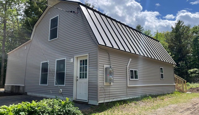 Bottom floor apartment in Duplex - long term tenant upstairs