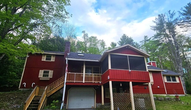 Brant Lake Retreat - Sleeps 17 - Hot Tub!