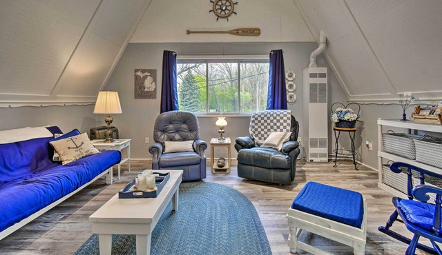 Bright & Cozy A-Frame Studio: Steps to River!