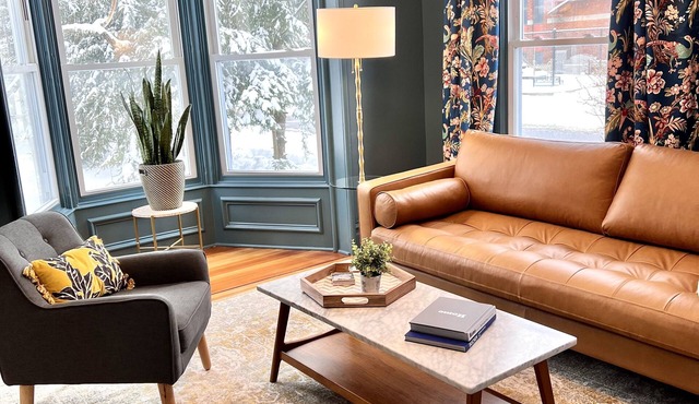 ✧ Bright East Side 4BR ✧ Walk Downtown & Track ✧