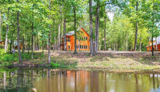 Broken Bow Cabin Near Choctaw Casino: Hot Tub!