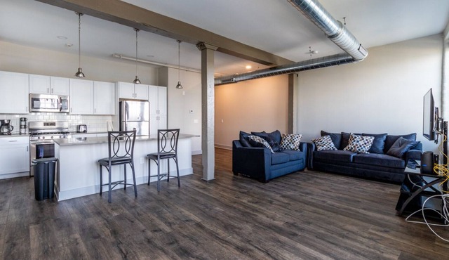 Buffalo/Niagara Colossal Condo-Monthly rates