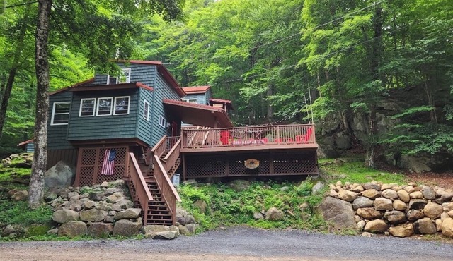 Cabin and Bunkhouse over looking 1st Lake on a quite road.