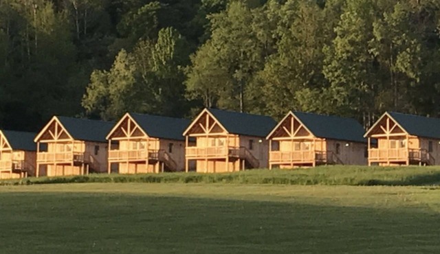 Cabin, cottage, fishing, hunting, trails, creek, ponds, nature
