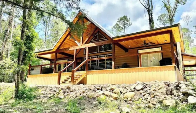 Cabin in Hodgen OK - 3BR/2BATH - Sleeps 8