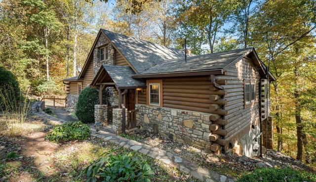 Cabin with Hot Tub, Private Lake Access, Kayaks