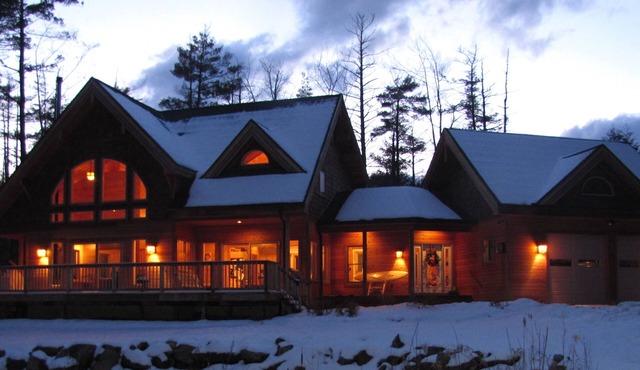 CAMP DAVID in Bolton Landing, Immaculate, Dog-friendly Fire-pit Play-yard