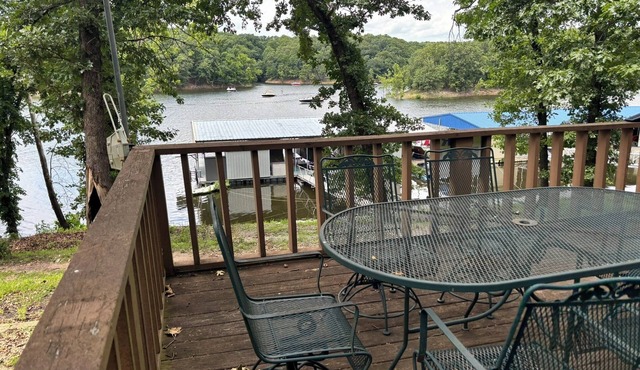 Captain's Cabin on Check-In Bay ~ Dock Access ~ Near Ketchum