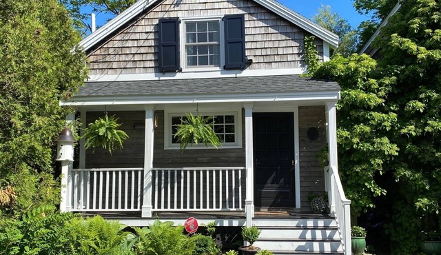 CAPTAINS COTTAGE- Town of Camden