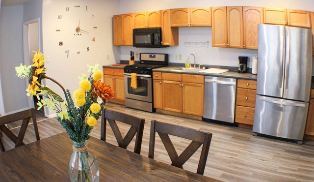 Carey Way Quarters – Modern 2BR Near Carson Street