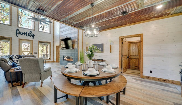 Carson Creek Cabin w/Hot Tub & Game Loft!
