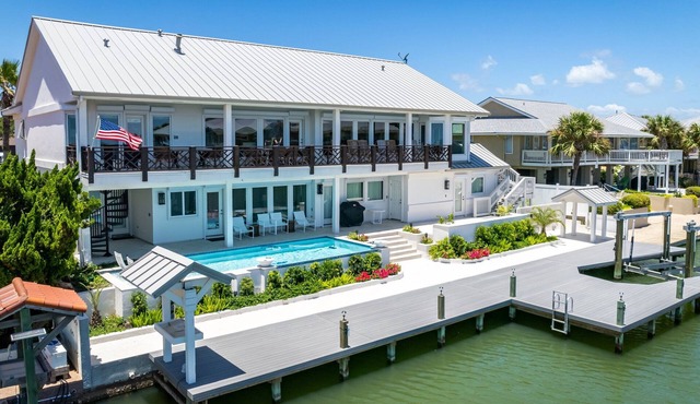 Casa Delfín: Modern Key Allegro Bay Views w/Pool - Rockport