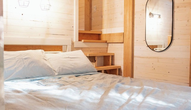 Cedar Forest Hideaway with Outdoor Shower & Hot Tub in Nanoose Bay