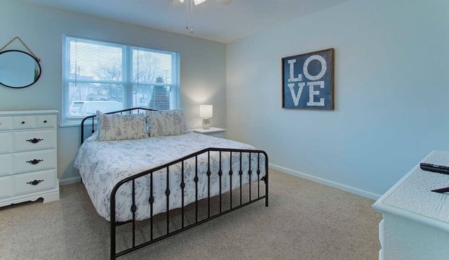 Central & Cozy 1BR near Hall of Fame/Airport