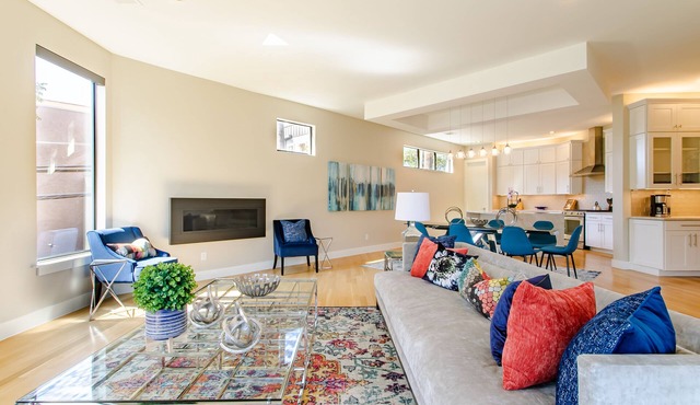 Central Dallas-4 Bed Luxury Home