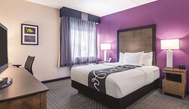 Central Room in Portland | Couple Stay w/Complimentary Breakfast