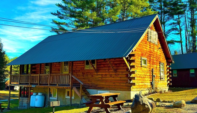Chalet Cabin, Gore Skiing, Pool, AC, Spacious Cabin, Loon Lake