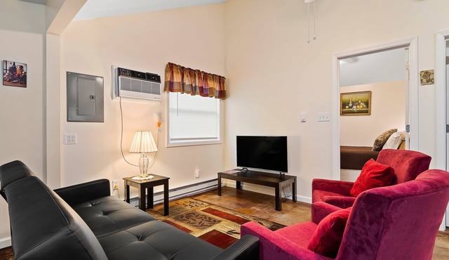 Chardonnay Cottage - GOTL Strip - Cozy & Quaint