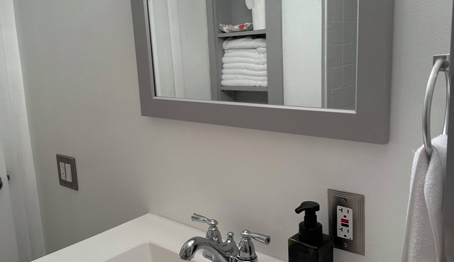 Charming 1-bedroom apartment with AC, WiFi in beautiful Fairport