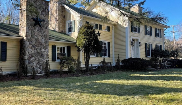 Charming 1840s 4-bedroom house with AC and WiFi in marvelous Upper Saddle River