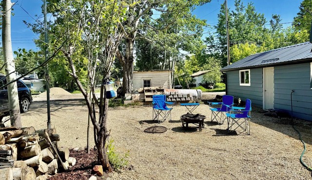 Charming 2-Bedroom Cabin at Alberta Beach