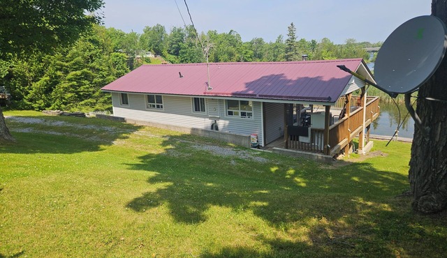 Charming 2-bedroom cottage in Harcourt with AC, WiFi
