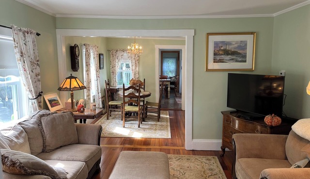 Charming 2-bedroom Cottage in Tranquil Veazie