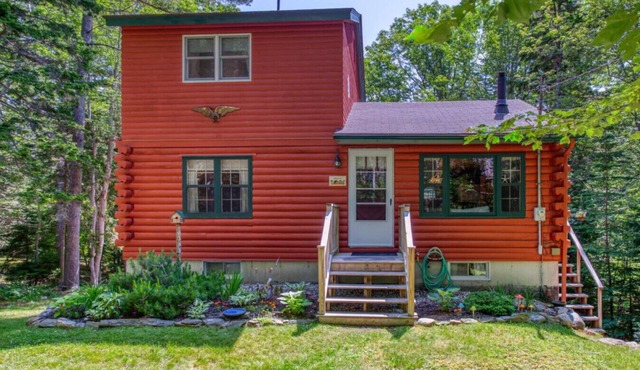 Charming 3-Bedroom Cabin with Beach Access and Forest Views in Boothbay Harbor