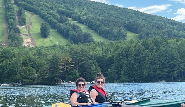 Charming 3-bedroom cabin in Bridgton, ME with WiFi, AC, lake, pool area, skiing