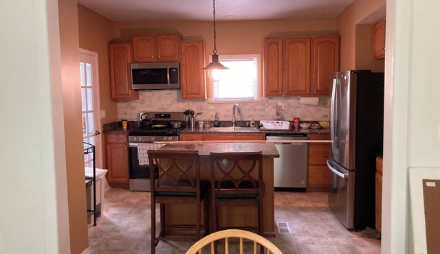 CHARMING 3-BEDROOM HOUSE/A ROOM FOR RENT, with WiFi, AC in lovely Cleveland.
