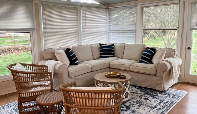 Charming 3-bedroom cottage with WiFi, AC in lovely Narragansett!