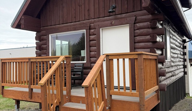 Charming Alaskan cabin in the heart of Homer -perfect for a relaxing getaway!