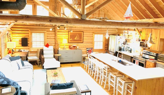Charming and Modern Log Cabin near the Ocean. Level II EV Charging on site!