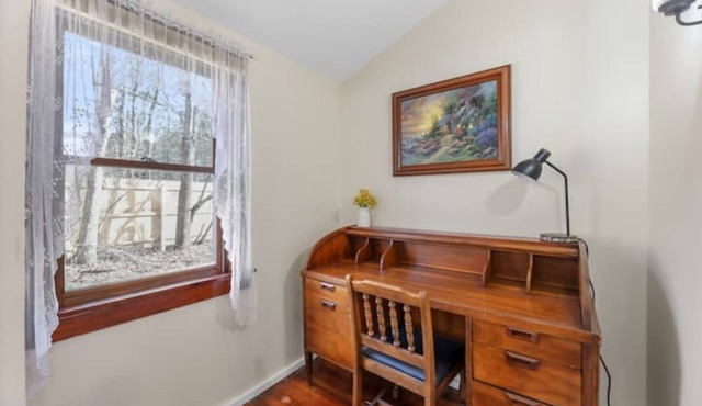 Charming Ashley Falls Getaway