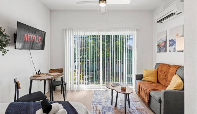 Charming Bishop Arts Suite | Gym + Yoga