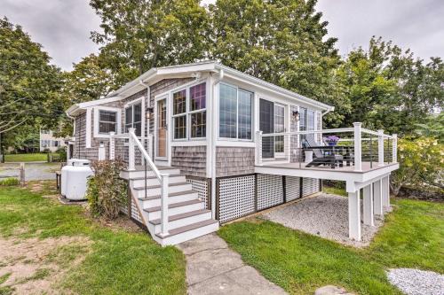 Charming Bristol Cottage w/Private Beach!