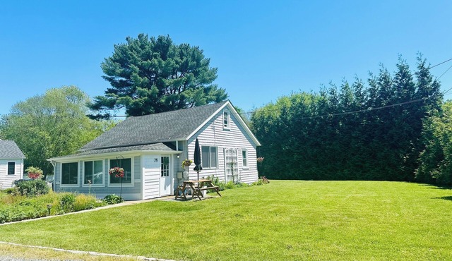 Charming Coastal Escape near Wickford, RI. Close to beaches and coastal charm!