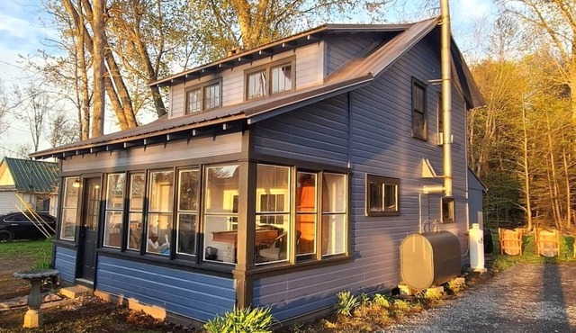 Charming Cottage by Lake Ontario | Firepit + Yard