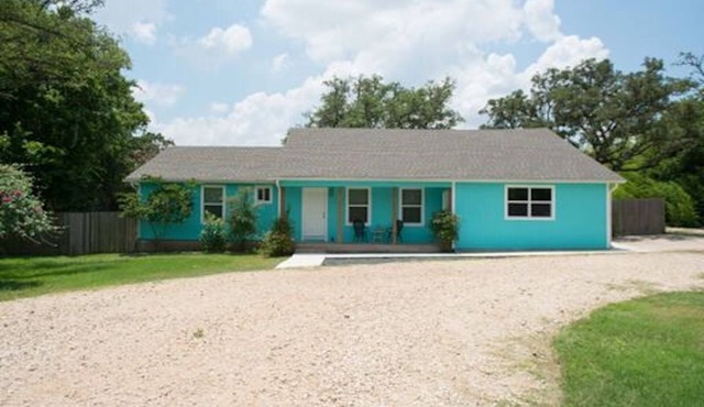 Charming Double Master Luxury Home with a convenient short drive to everything! in Manchaca