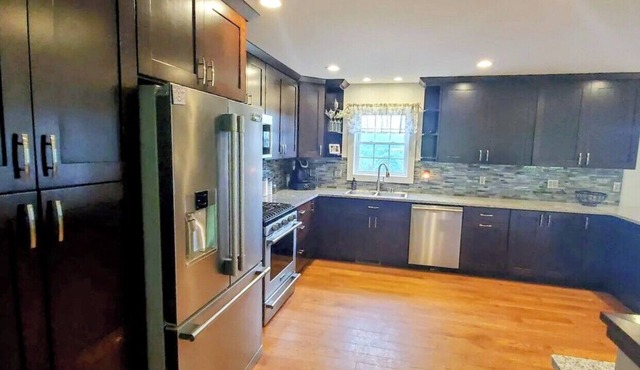 Charming estate with large rooms and AC in quaint Cortland