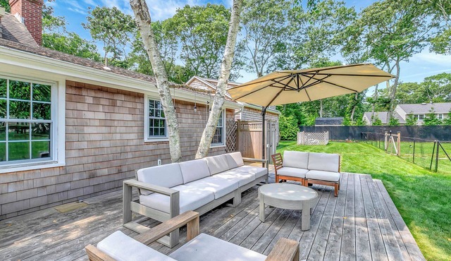 Charming Hamptons Getaway On Private 1 Acre lot w/Heated Pool