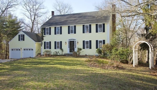 Charming large 4-bedroom house in Scituate 1 mile from beach