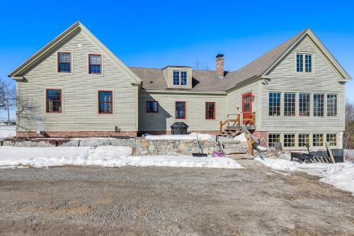 Charming Lovell Farmhouse - 17 Acres w/Mtn Views!