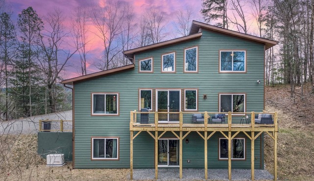 Charming Mountain Home- Gather, Relax, Explore