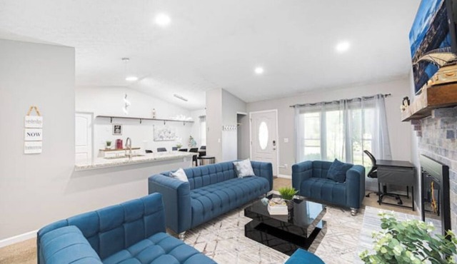 Charming Ranch 3BR W/Hot Tub and Ping Pong Table